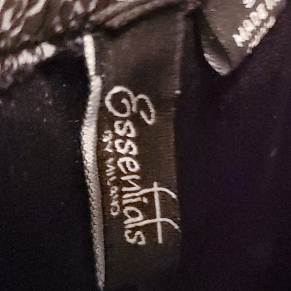 Essentials by Milano - Picture 2 of 2